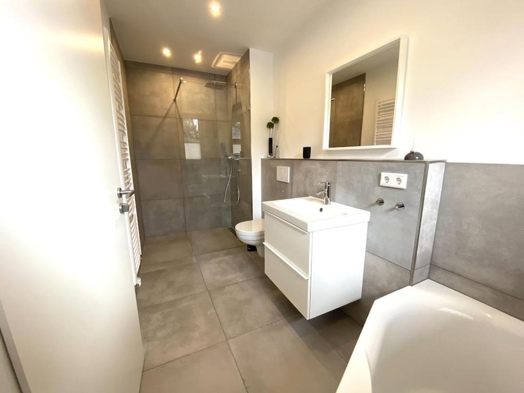 'achterdeck' Moderne & Hochwertige Hausscheibe In Sackgassenlage!